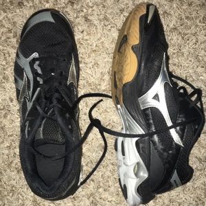 Mizuno volleyball shoes